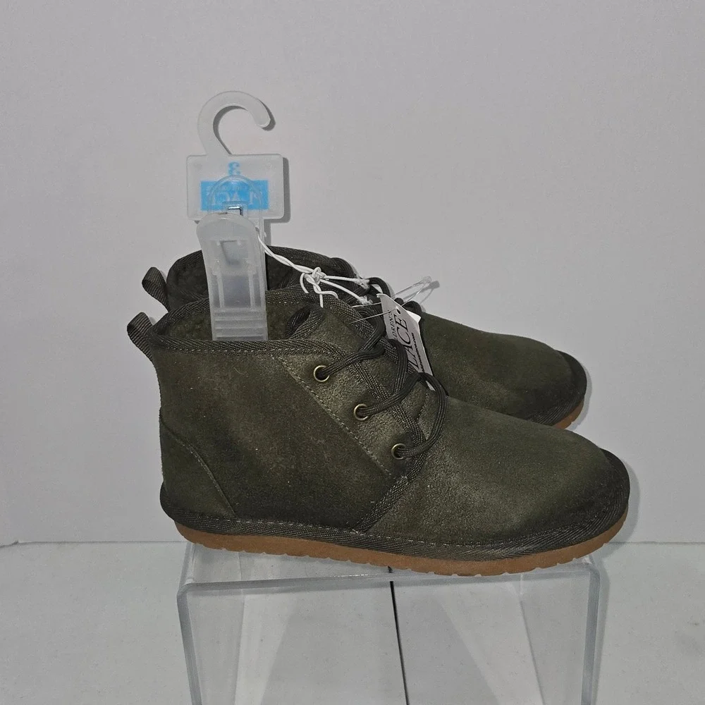 The Children's Place Youth Size 3 Olive Green Lace Up Chukka Boots 3049286 NWT